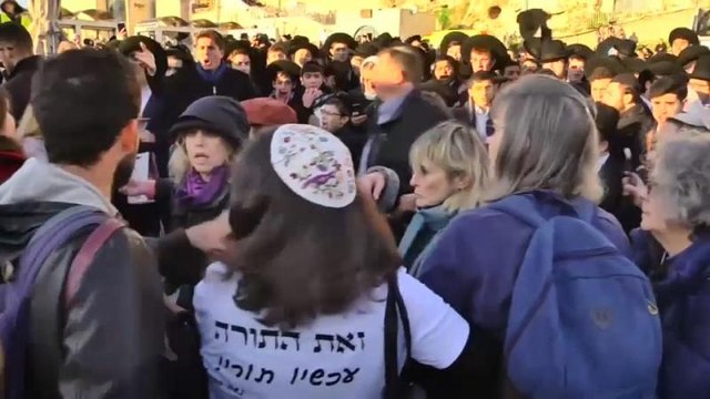 Mur des Lamentations : des militantes défendant l'égalité du droit à la prière prises à partie