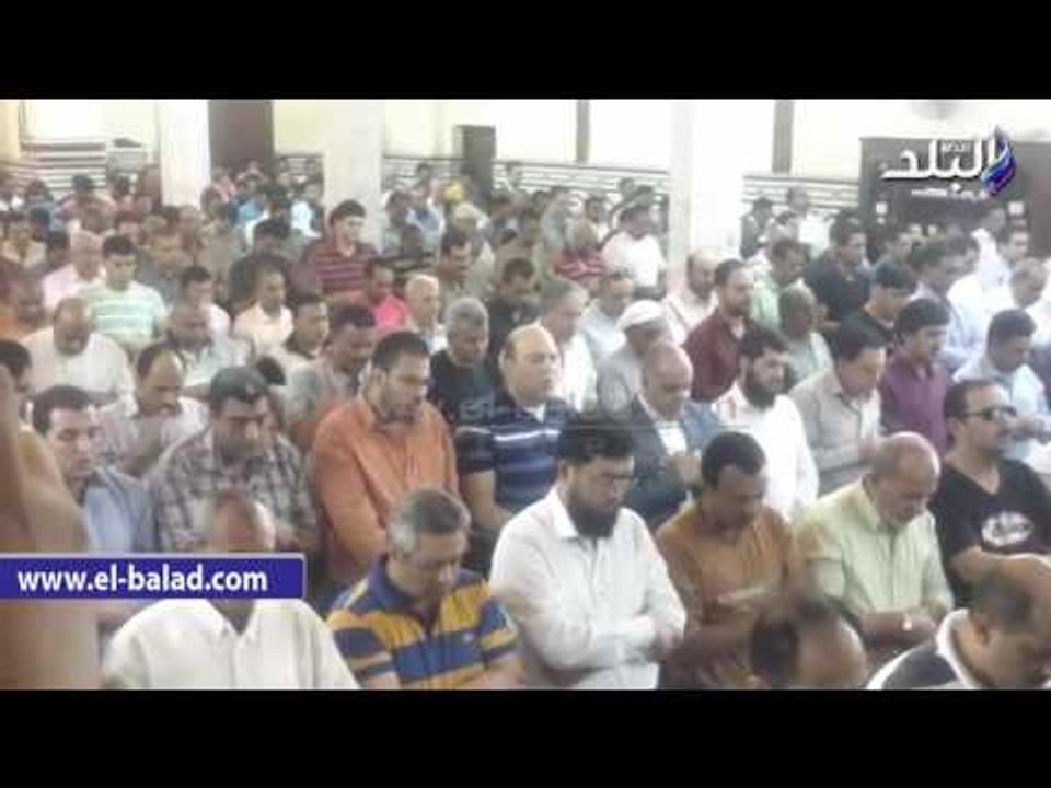 صدى البلد | المئات يؤدون صلاة الغائب بعمر مكرم...