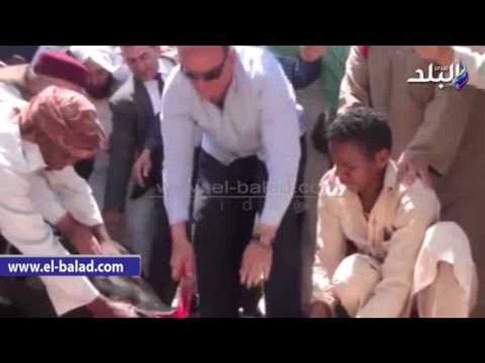 صدى البلد | أبو زيد" يذبح عجلين في أصغر واحة في قلب الصحراء