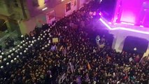 Polis müdahalesinden önce 'Feminist Gece Yürüyüşü' için toplanan kalabalık