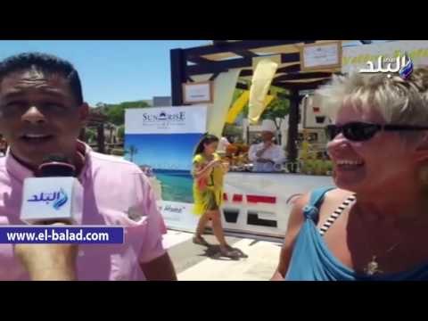 صدى البلد | سياح يرقصون على بشرة خير فى مهرجان الفواكه الصفرا بالغردقة