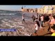 صدى البلد | سياسيون وقناصل ورجال دين يلقون بالورود في مياه البحر بالإسكندرية لتأبين ضحايا الطائرة