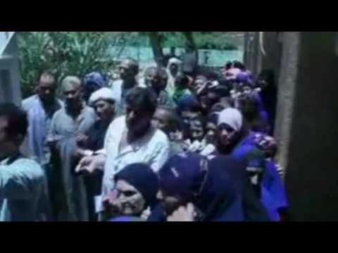 صدى البلد | توزيع كراتين مواد غذائية على الأسر الفقيرة بالفيوم