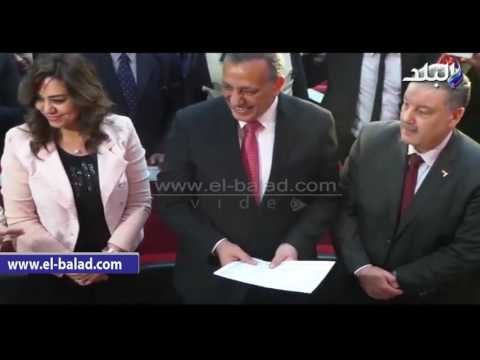 صدى البلد | محافظ الجيزة يكرم أوائل الشهادة الإبتدائية ويمنحهم شهادات تقدير ومبالغ مالية