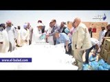صدى البلد | أبو زيد فى قلب الصحراء ليقدم هدية السيسي للتجمعات الأشد فقرا