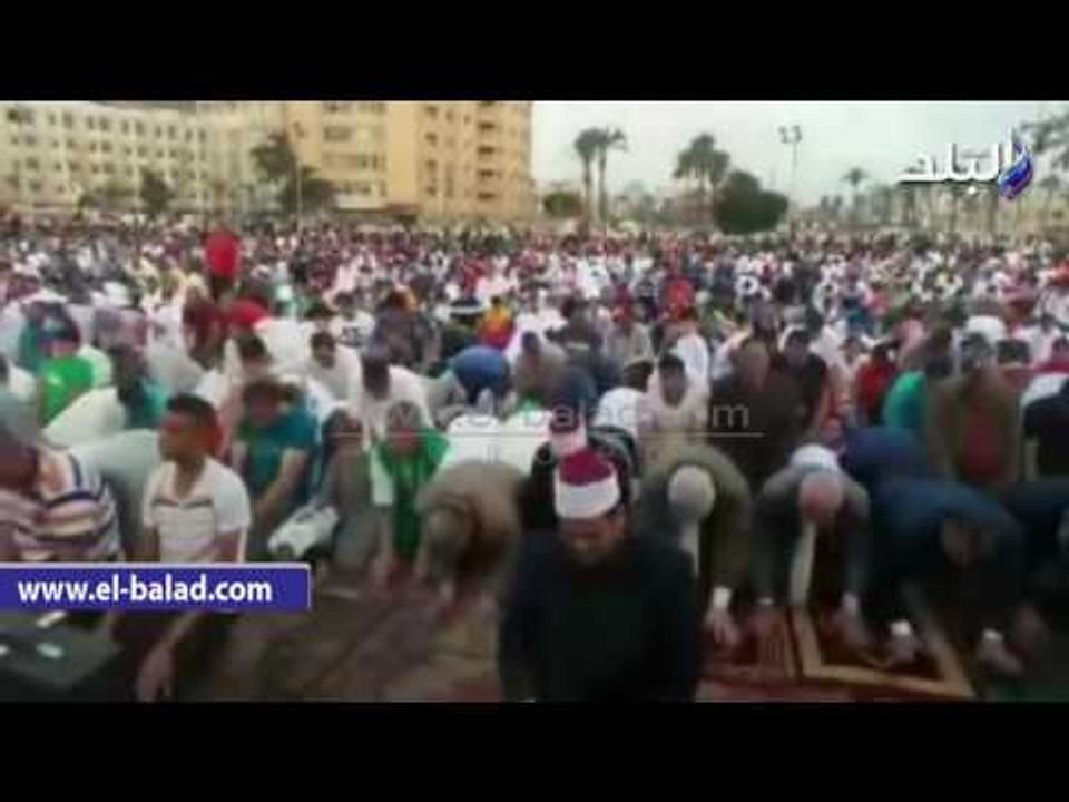 صدى البلد | محافظ بورسعيد يؤدي صلاة العيد فى ساحة المعمورة
