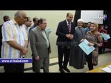 صدى البلد | محافظ مطروح يكرم اوائل الشهادتين الابتدائية الاعدادية الازهرية