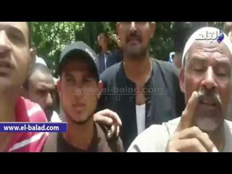 صدى البلد | اهالى قرى المحمودية يفترشون الارض امام محافظة البحيرة إحتجاجا على تلوث مياه الشرب