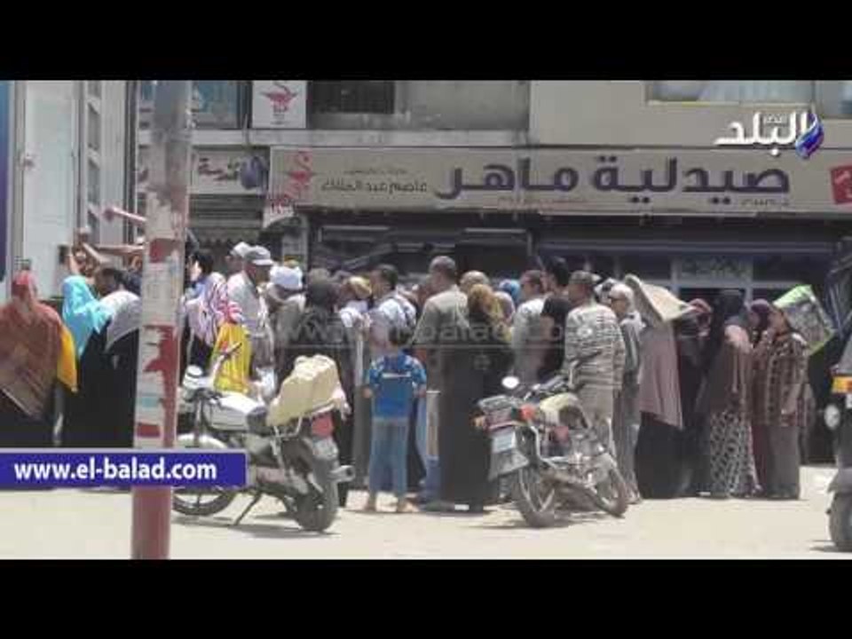 صدى البلد | إقبال كبير على منافذ القوات المسلحة لبيع السلع الغذائية بالقناطر