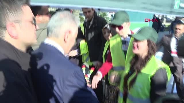 İstanbul, Yıldırım, Fatih'te Kadınlar Günü Dolayısıyla Karanfil Dağıttı