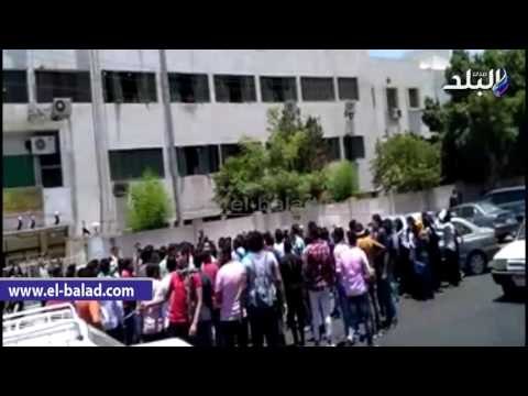 صدى البلد | طلاب وطالبات الثانوية العامة ينظمون وقفة غاضبة أمام تعليم قنا