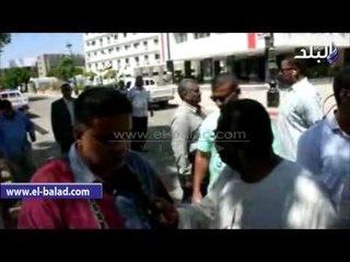 صدى البلد | مظاهرة حب لمحافظ أسوان بعد تحسينه المستوي الوظيفي لـ3583 عامل