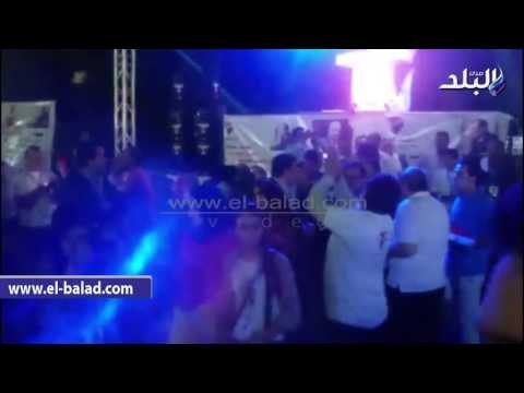 صدى البلد | العشرات يحتفلون بذكرى 30 يونيو أمام النصب التذكاري بمدينة نصر