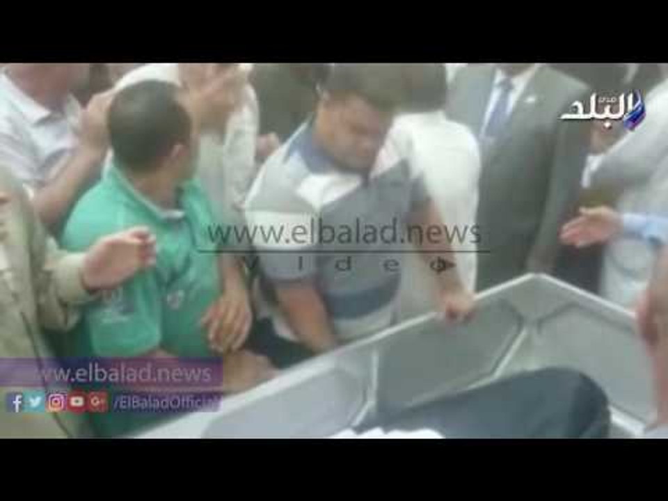 صدى البلد | الألاف يشيعون جثمان "جلال محمد " شهيد الشرطة فى حادث سيناء