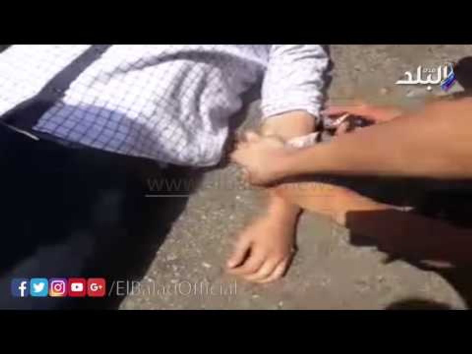 صدى البلد | أحد حاملى الماجستير والدكتوراه يقطع "شريان" يده امام الوزراء