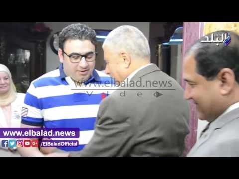صدى البلد | محافظ الغربية يزور النقيب محمود الكومي في منزله