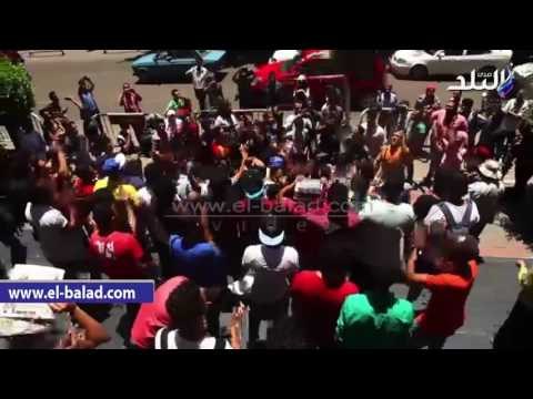 صدى البلد | طلاب الثانوية يتظاهرون على سلالم نقابة الصحفيين