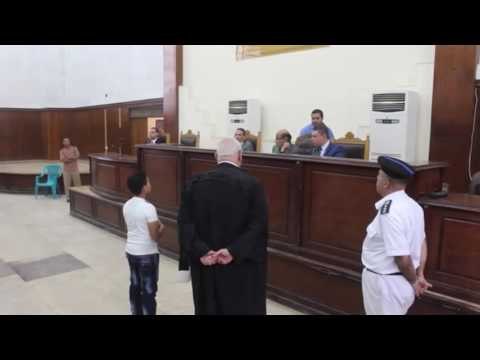 صدى البلد | قاضي محاكمة بديع يرفض إدخال طفل قفص الاتهام
