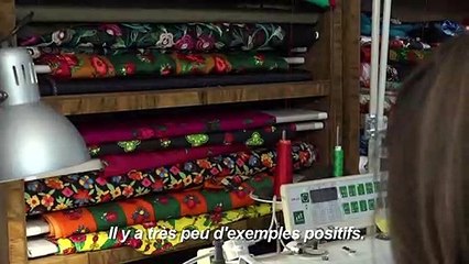 Budapest: une créatrice rom coud pour valoriser sa communauté