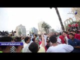 صدى البلد | شباب يرقصون على أغاني شعبية بعد صلاة العيد بمصطفى محمود