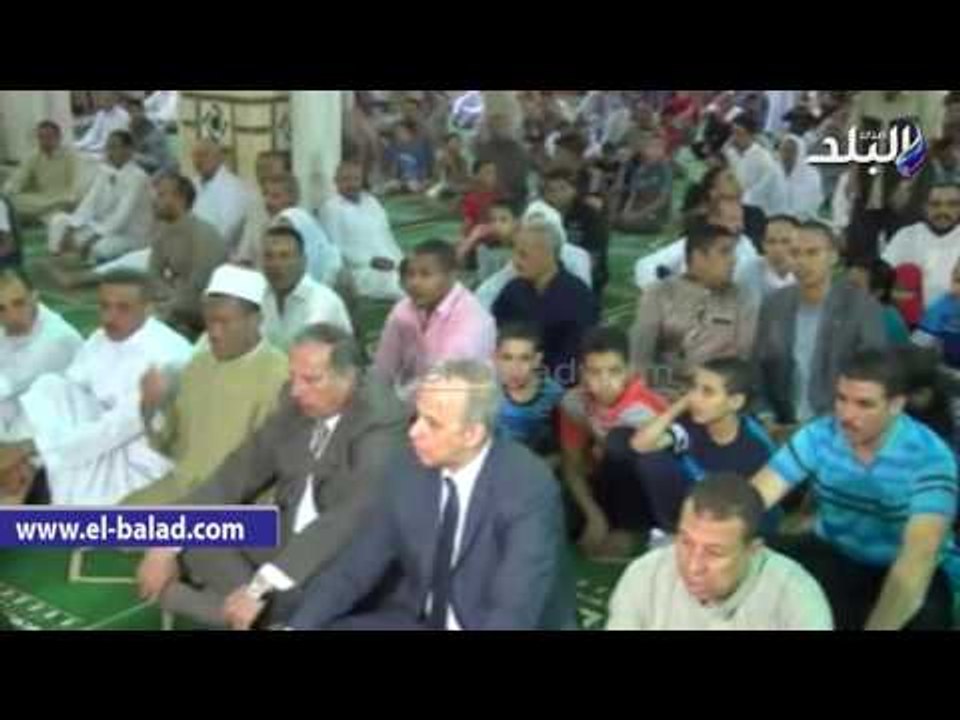 صدى البلد | محافظ الوادي الجديد يزور المرضى ويشارك الأمن فرحتهم بالعيد