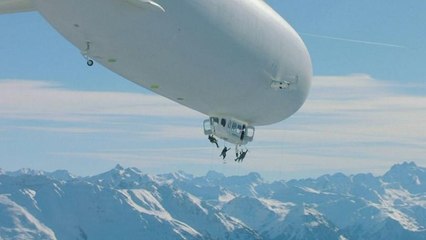 پرواز با بالون برای هیجان اسکی بر روی برف‌های تازه آلپ