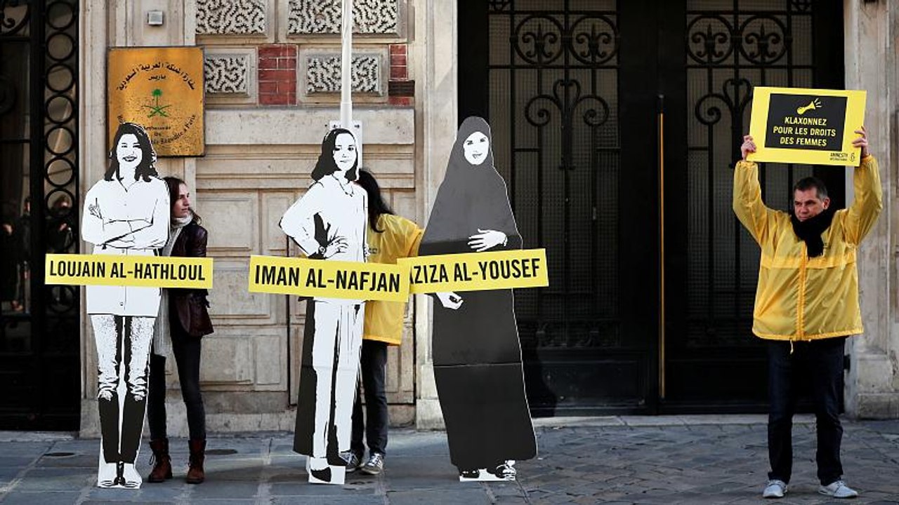 Paris: Hupen für saudische Aktivistinnen