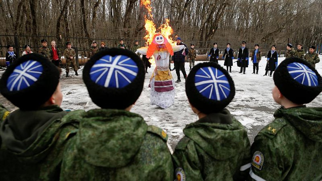 Russische Häftline feiern den Frühlingsanfang