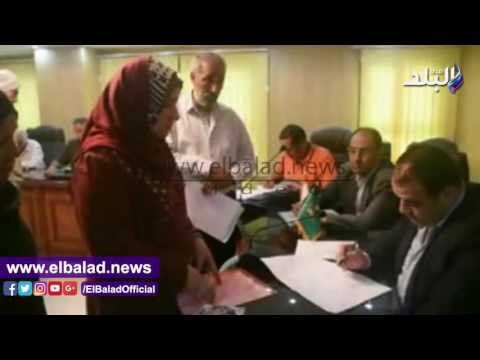 صدى البلد | محافظ الفيوم يوجه بتوفير مستلزمات الزواج لابنة أحد العاملين