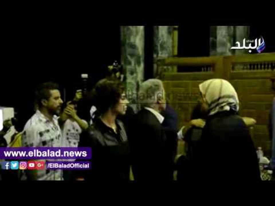 صدى البلد | أحمد عبد العزيز ورزق والباجورى قدموا واجب العزاء في "محمد خان وكامل"