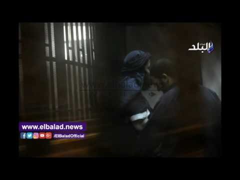 صدى البلد | متهم بـ أنصار الشريعة يخلع ملابسه داخل القفص