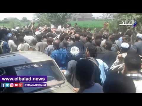 صدى البلد | أهالي قرية كوم بدار بسوهاج يشيعون شهيد العريش