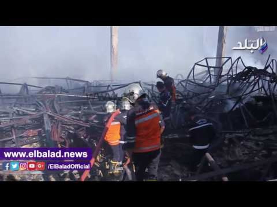 صدى البلد | محاولات السيطرة على حريق موبيكا بطريق اسكندرية الصحراوى