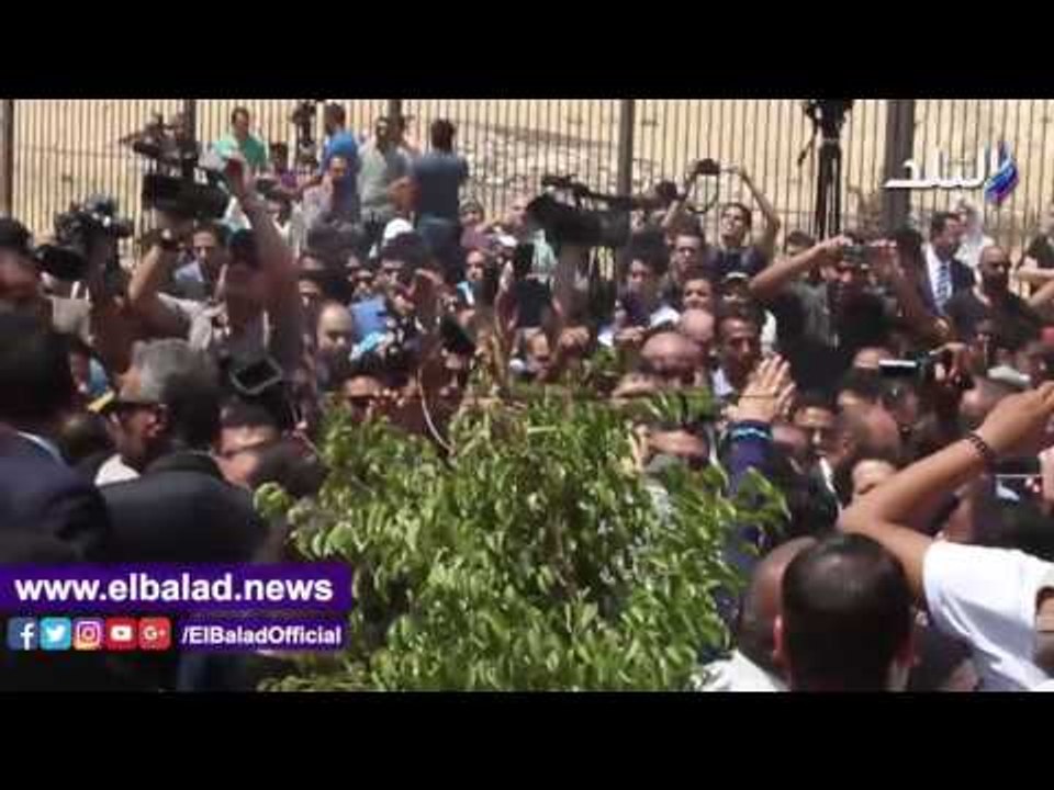 صدى البلد | وصول جثمان «زويل» لدفنه بمقابر العائلة بمدينة 6 أكتوبر
