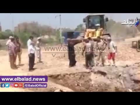 صدى البلد | صاحب منزل مخالف في بالشرقية يتعدى على حملة إزالة