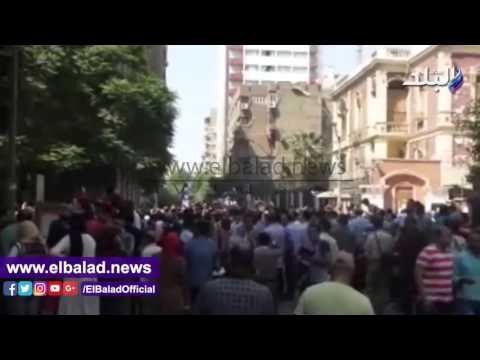 صدى البلد | مظاهرة لموظفو الضرائب للمطالبة بصرف الحوافز بشارع الفلكى