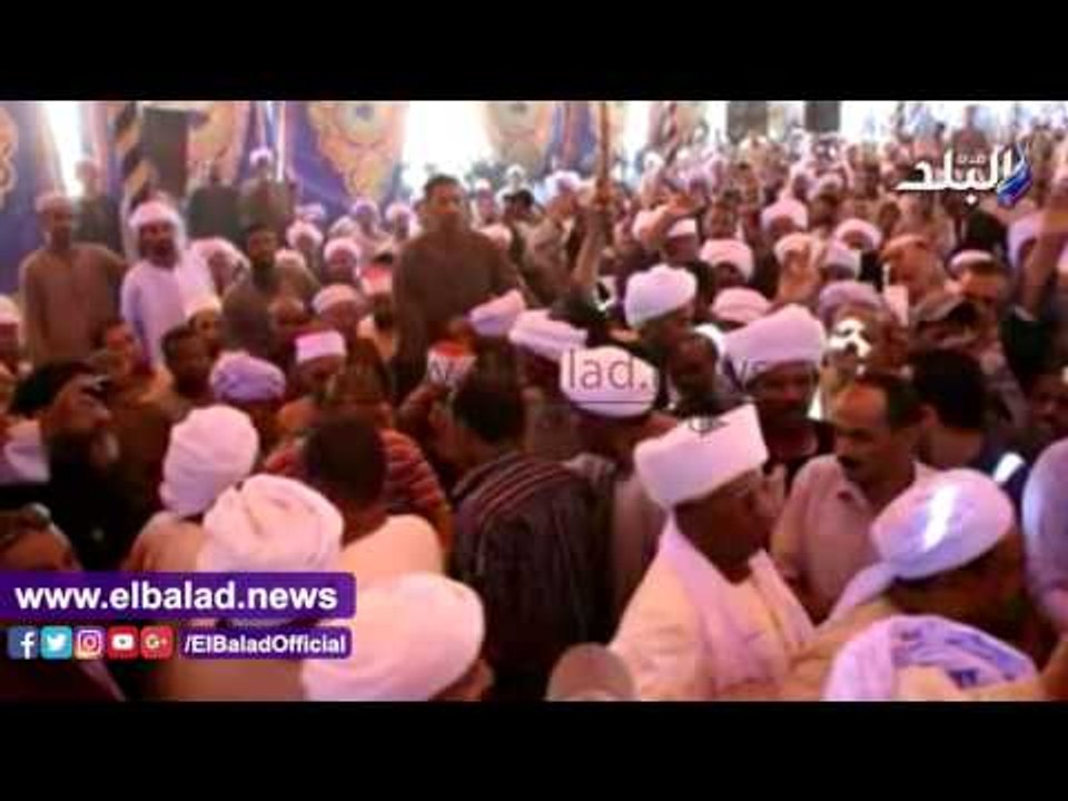 صدى البلد | محافظ أسوان ينهي خصومة ثأرية بين عا...