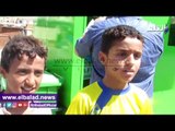 صدى البلد | طفلان بالفيوم أثناء بيعهما القمامة بالأكشاك النموذجية: المشروع يساعد على النظافة والمكسب