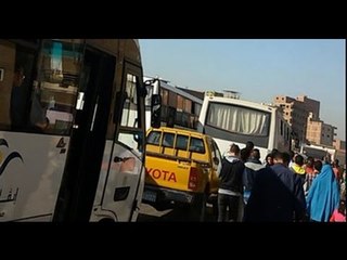 سيارة نقل تفرش الدائري بأسياخ الحديد وتصيب السائقين | صدى البلد