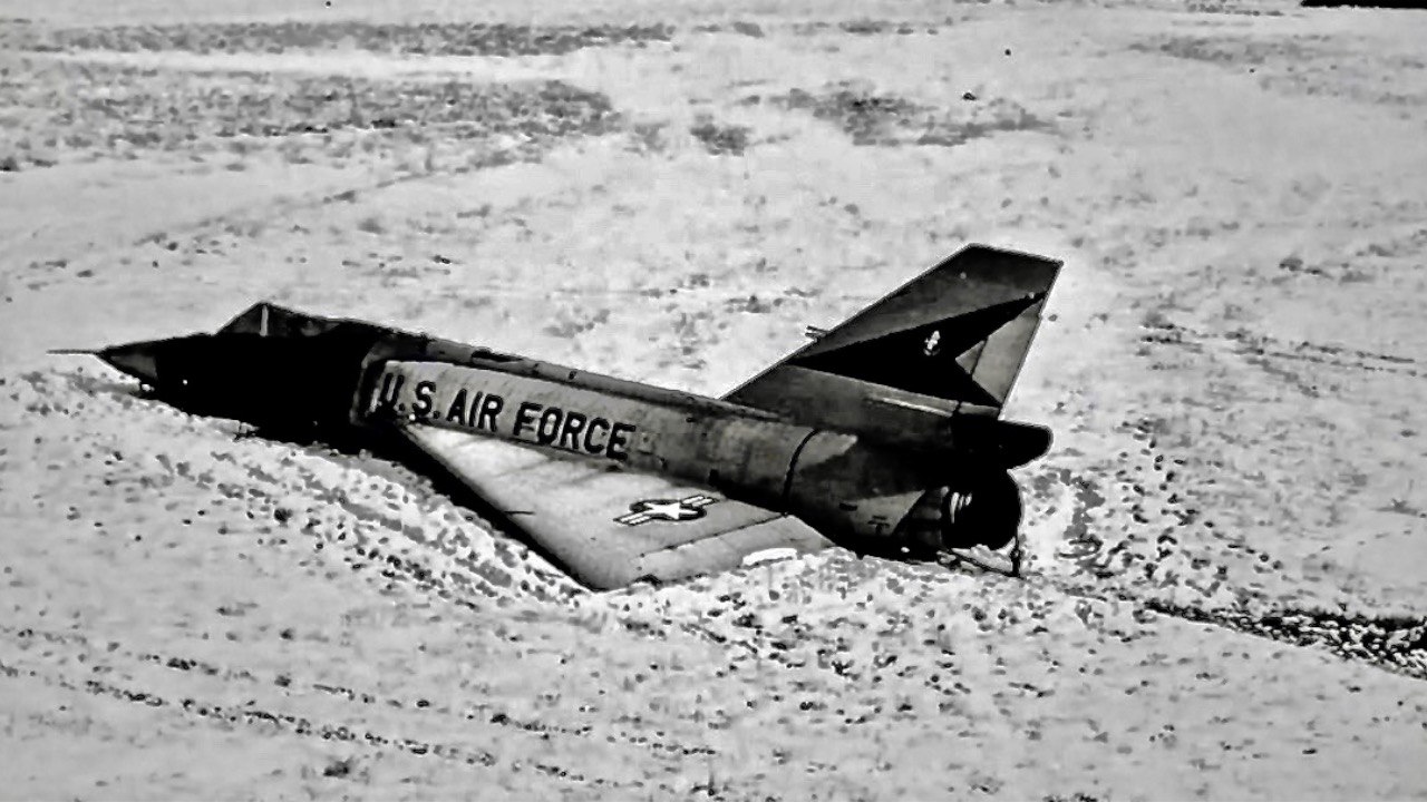 Jet Mysteriously Lands By Itself After Pilot Ejects - The Cornfield Bomber