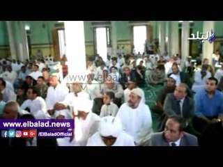 صدى البلد | محافظ أسوان وقنصل السودان يؤديان صلاة العيد
