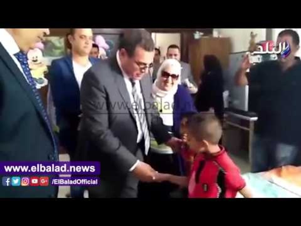 صدى البلد |  محافظ الفيوم يزور المرضي والأيتام وقوات الأمن لتهنئتهم بعيد الأضحى
