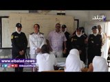صدى البلد | الشرطة النسائية في طابور الصباح بأحد المدارس