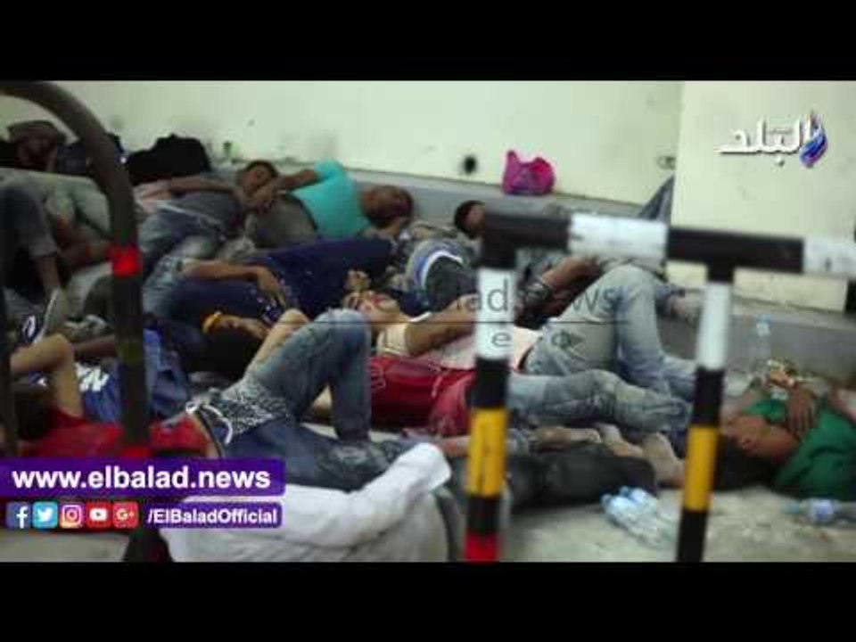 صدى البلد .. عشرات الناجين من غرق "مركب الموت" برشيد يفترشون الارض داخل قسم الشرطة
