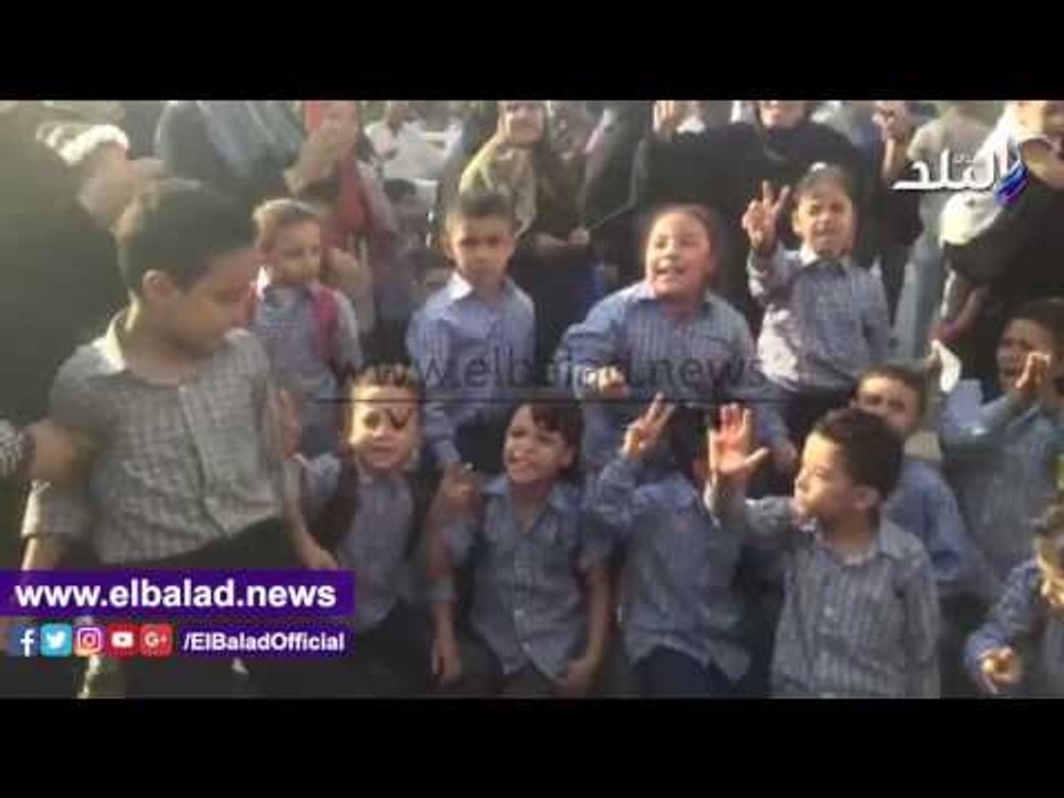 صدى البلد |  أولياء أمور مدارس طرة يغلقون كورنيش النيل