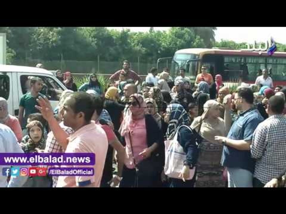 صدى البلد | أولياء أمور يتظاهرون لعودة أولادهم لمدرسة الشهيد بطرة الجديدة