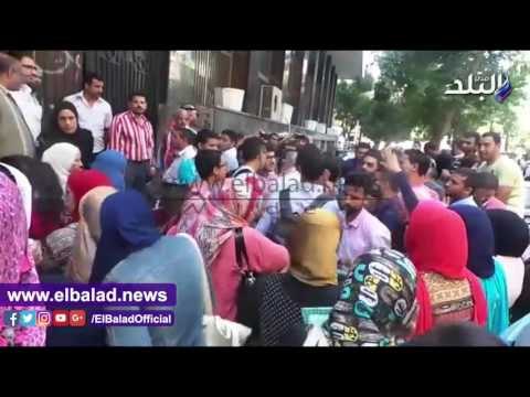 صدى البلد | عشرات من طلاب التمريض ينظمون وقفة احتجاجية أمام التعليم العالى