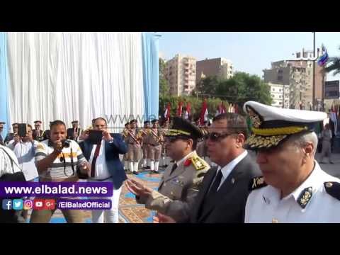صدى البلد | محافظ الفيوم يضع أكليلا من الزهور على النصب التذكارى
