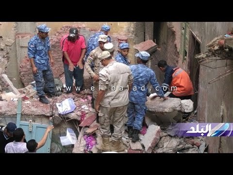 بالفيديو.. أهالي العقار المنهار بأبوقير: الأمطار وراء انهيار منزلنا | صدى البلد