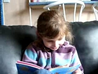 09-01-08 Lucie en pleine lecture 010